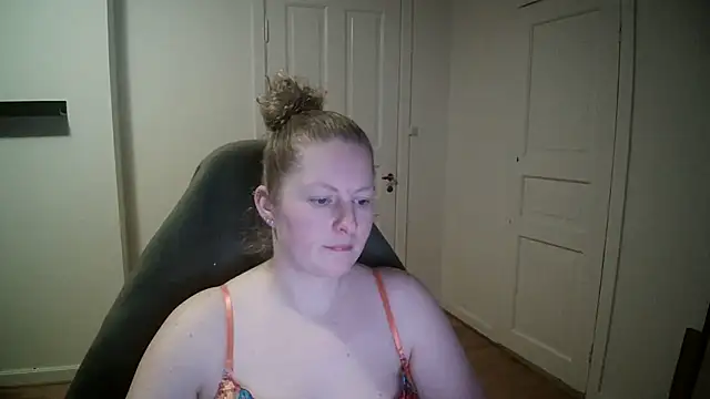 Snapshot of Girlnina-1995 chatting on 01.22.25 Girlnina-1995 online show from 01.22.25