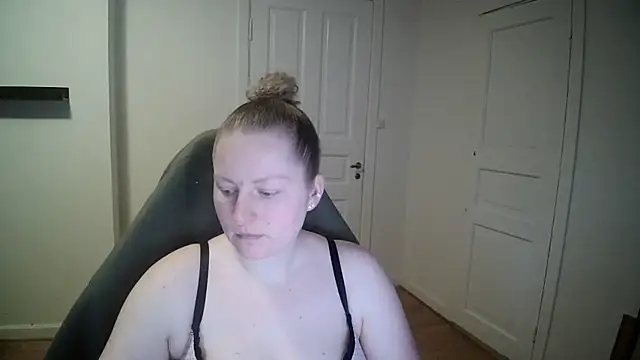 Snapshot of Girlnina-1995 chatting on 01.23.25 Girlnina-1995 online show from 01.23.25