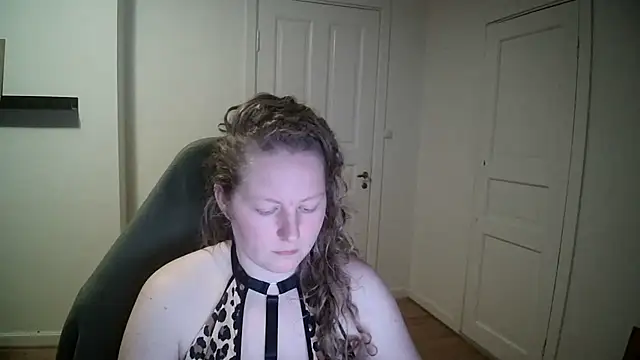 Snapshot of Girlnina-1995 chatting on 01.28.25 Girlnina-1995 online show from 01.28.25