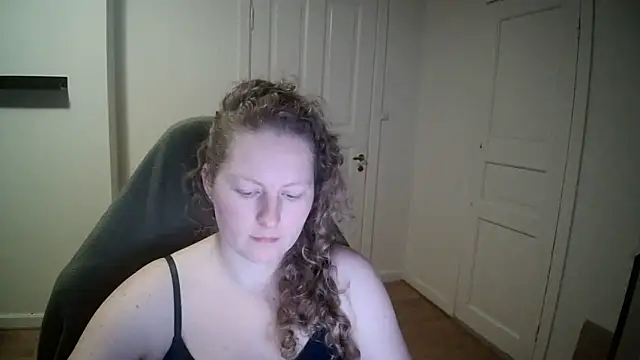 Snapshot of Girlnina-1995 chatting on 02.04.25 Girlnina-1995 online show from 02.04.25