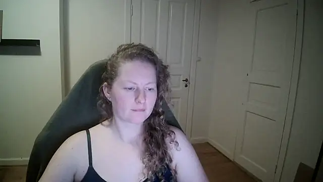 Snapshot of Girlnina-1995 chatting on 02.04.25 Girlnina-1995 online show from 02.04.25