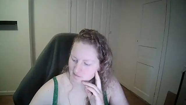 Snapshot of Girlnina-1995 chatting on 02.10.25 Girlnina-1995 online show from 02.10.25