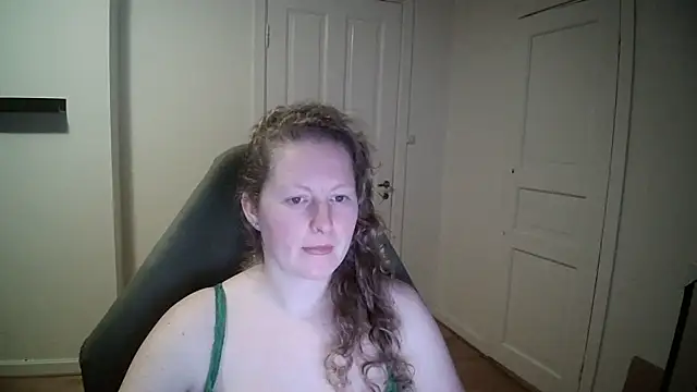 Snapshot of Girlnina-1995 chatting on 02.10.25 Girlnina-1995 online show from 02.10.25