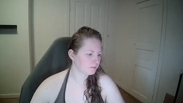 Snapshot of Girlnina-1995 chatting on 02.11.25 Girlnina-1995 online show from 02.11.25