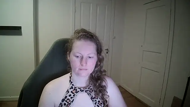 Snapshot of Girlnina-1995 chatting on 02.12.25 Girlnina-1995 online show from 02.12.25