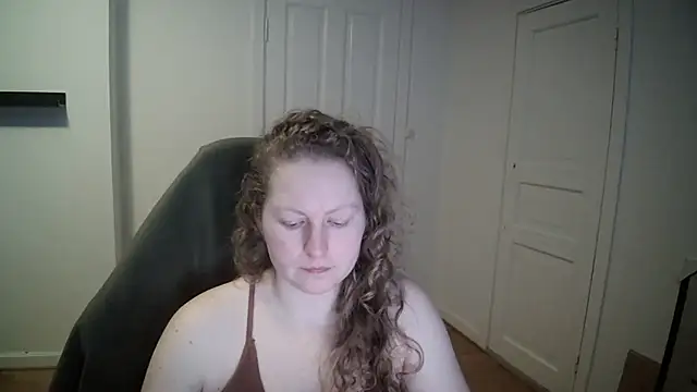 Snapshot of Girlnina-1995 chatting on 02.19.25 Girlnina-1995 online show from 02.19.25