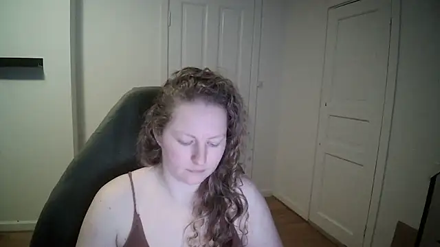 Snapshot of Girlnina-1995 chatting on 02.19.25 Girlnina-1995 online show from 02.19.25