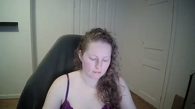 Snapshot of Girlnina-1995 chatting on 02.20.25 Girlnina-1995 online show from 02.20.25