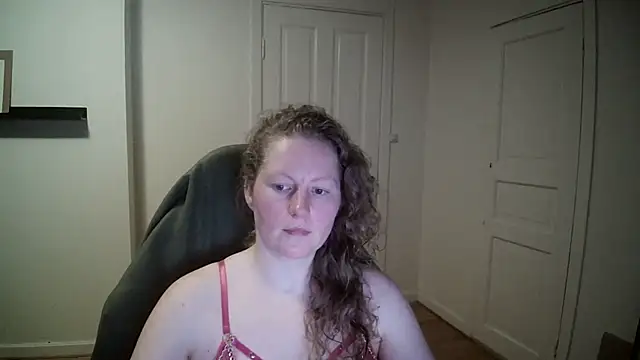 Snapshot of Girlnina-1995 chatting on 02.24.25 Girlnina-1995 online show from 02.24.25