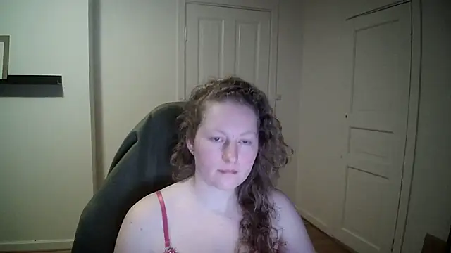 Snapshot of Girlnina-1995 chatting on 02.24.25 Girlnina-1995 online show from 02.24.25