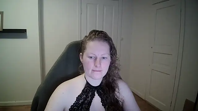 Snapshot of Girlnina-1995 chatting on 02.25.25 Girlnina-1995 online show from 02.25.25