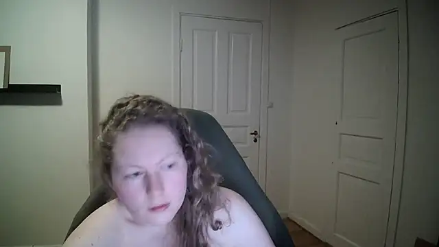 Snapshot of Girlnina-1995 chatting on 02.26.25 Girlnina-1995 online show from 02.26.25