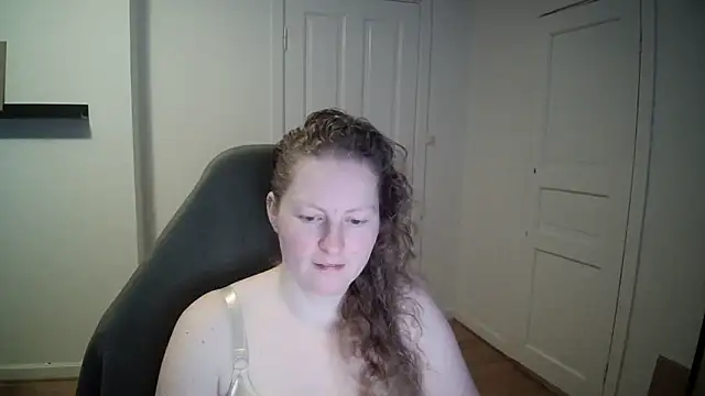 Snapshot of Girlnina-1995 chatting on 02.28.25 Girlnina-1995 online show from 02.28.25