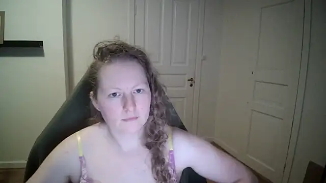 Snapshot of Girlnina-1995 chatting on 03.05.25 Girlnina-1995 online show from 03.05.25