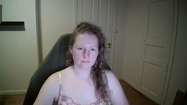 Snapshot of Girlnina-1995 chatting on 03.05.25 Girlnina-1995 online show from 03.05.25