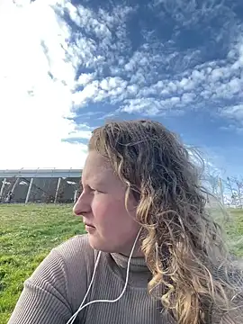 Snapshot of Girlnina-1995 chatting on 03.07.25 Girlnina-1995 online show from 03.07.25