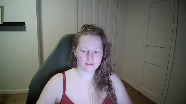 Snapshot of Girlnina-1995 chatting on 03.18.25 Girlnina-1995 online show from 03.18.25