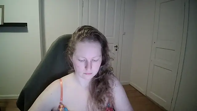 Snapshot of Girlnina-1995 chatting on 03.19.25 Girlnina-1995 online show from 03.19.25