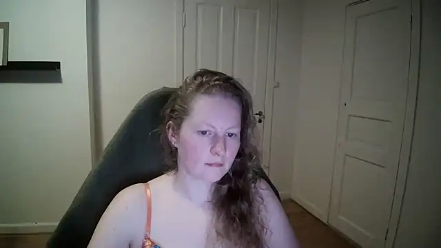 Snapshot of Girlnina-1995 chatting on 03.19.25 Girlnina-1995 online show from 03.19.25