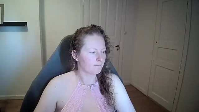 Snapshot of Girlnina-1995 chatting on 03.20.25 Girlnina-1995 online show from 03.20.25