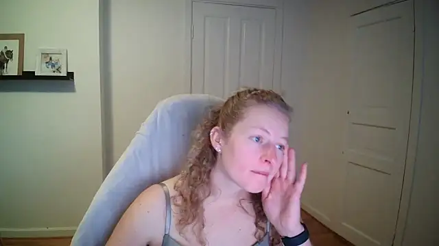 Snapshot of Girlnina-1995 chatting on 09.17.25 Girlnina-1995 online show from 09.17.25