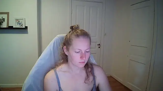 Snapshot of Girlnina-1995 chatting on 09.30.25 Girlnina-1995 online show from 09.30.25