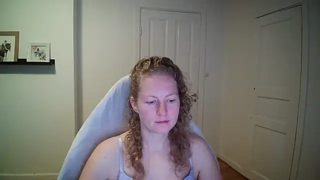 Snapshot of Girlnina-1995 chatting on 10.06.25 Girlnina-1995 online show from 10.06.25