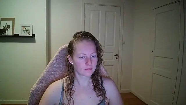 Snapshot of Girlnina-1995 chatting on 10.07.25 Girlnina-1995 online show from 10.07.25