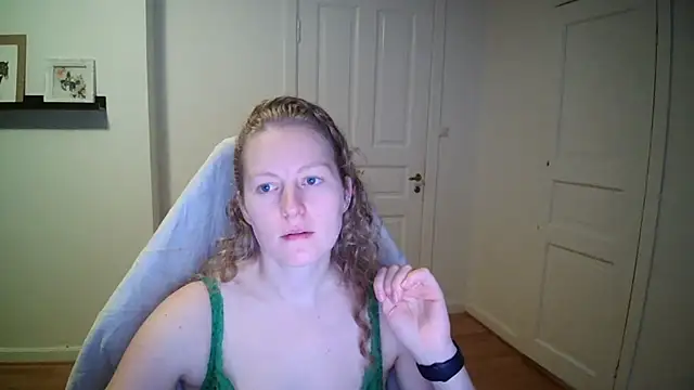 Snapshot of Girlnina-1995 chatting on 11.03.25 Girlnina-1995 online show from 11.03.25