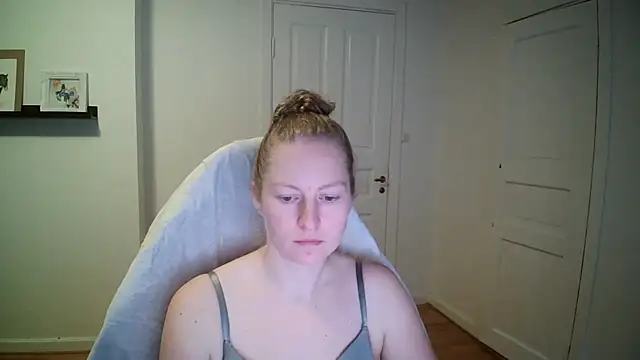 Snapshot of Girlnina-1995 chatting on 11.06.25 Girlnina-1995 online show from 11.06.25