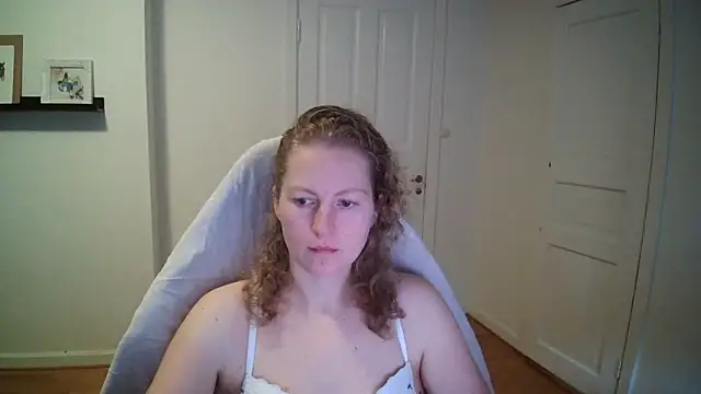 Snapshot of Girlnina-1995 chatting on 11.17.25 Girlnina-1995 online show from 11.17.25