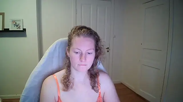 Snapshot of Girlnina-1995 chatting on 11.26.25 Girlnina-1995 online show from 11.26.25