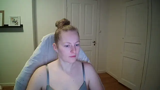 Snapshot of Girlnina-1995 chatting on 11.27.25 Girlnina-1995 online show from 11.27.25