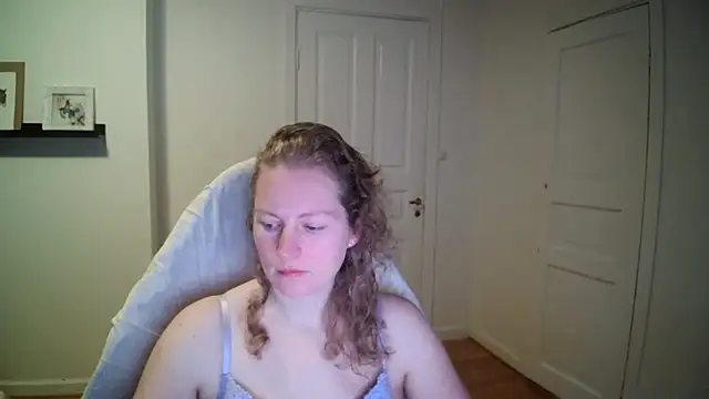 Snapshot of Girlnina-1995 chatting on 12.01.25 Girlnina-1995 online show from 12.01.25