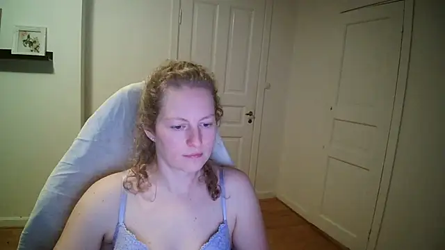 Snapshot of Girlnina-1995 chatting on 12.01.25 Girlnina-1995 online show from 12.01.25