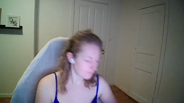 Snapshot of Girlnina-1995 chatting on 12.03.25 Girlnina-1995 online show from 12.03.25