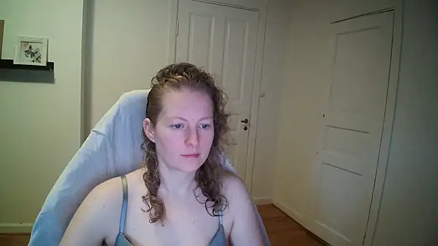 Snapshot of Girlnina-1995 chatting on 12.05.25 Girlnina-1995 online show from 12.05.25