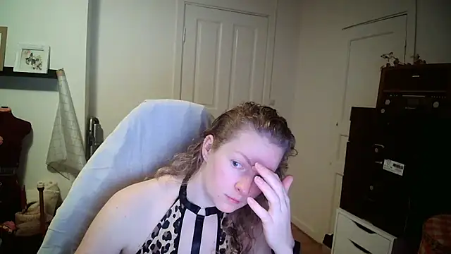 Snapshot of Girlnina-1995 chatting on 12.15.25 Girlnina-1995 online show from 12.15.25