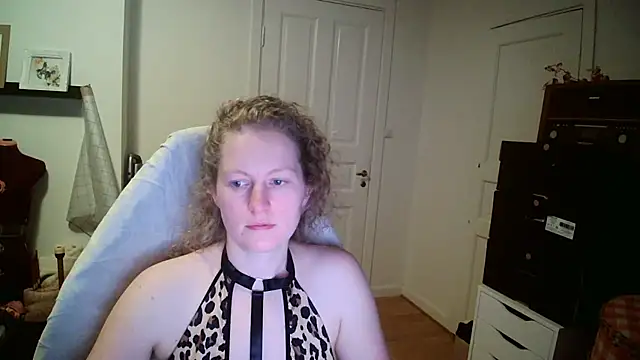 Snapshot of Girlnina-1995 chatting on 12.15.25 Girlnina-1995 online show from 12.15.25