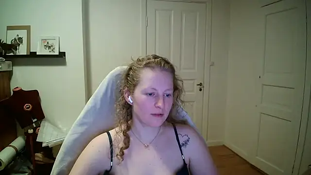 Girlnina-1995 online show from 03.04.26