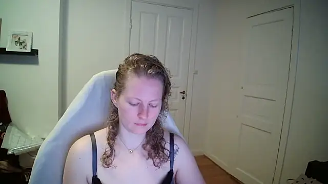 Girlnina-1995 online show from 03.12.26