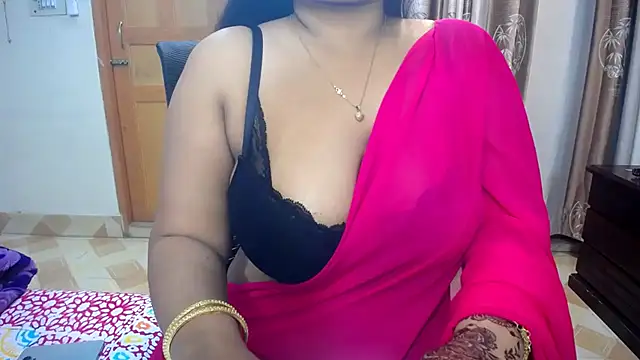 Snapshot of lady_maeda_ chatting on 12.21.24 lady maeda online show from 12.21.24