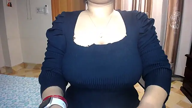 Snapshot of lady_maeda_ chatting on 10.10.25 lady maeda online show from 10.10.25