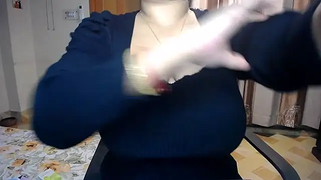 Snapshot of lady_maeda_ chatting on 11.20.25 lady maeda online show from 11.20.25