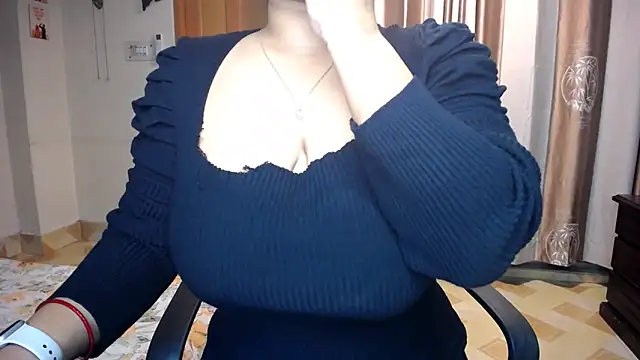 Snapshot of lady_maeda_ chatting on 11.24.25 lady maeda online show from 11.24.25