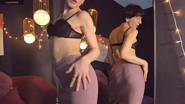 Snapshot of LorenDaze chatting on 01.10.25 LorenDaze online show from 01.10.25