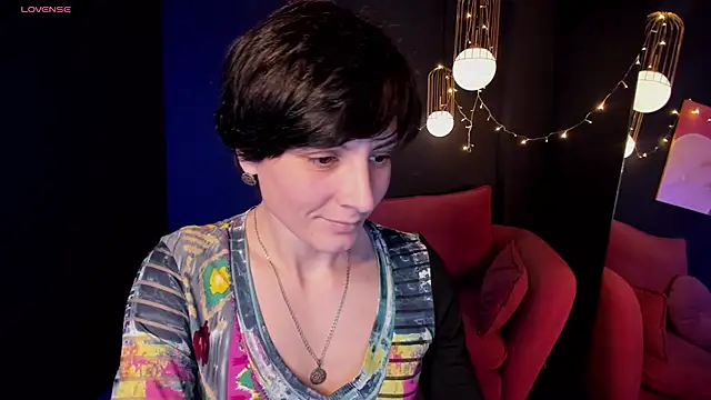 Snapshot of LorenDaze chatting on 01.28.25 LorenDaze online show from 01.28.25