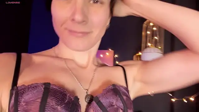 Snapshot of LorenDaze chatting on 02.04.25 LorenDaze online show from 02.04.25