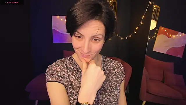 Snapshot of LorenDaze chatting on 02.07.25 LorenDaze online show from 02.07.25