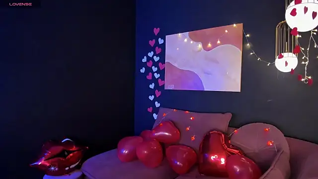 Snapshot of LorenDaze chatting on 02.14.25 LorenDaze online show from 02.14.25